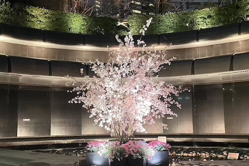 オフィスビル　フェイク花装飾